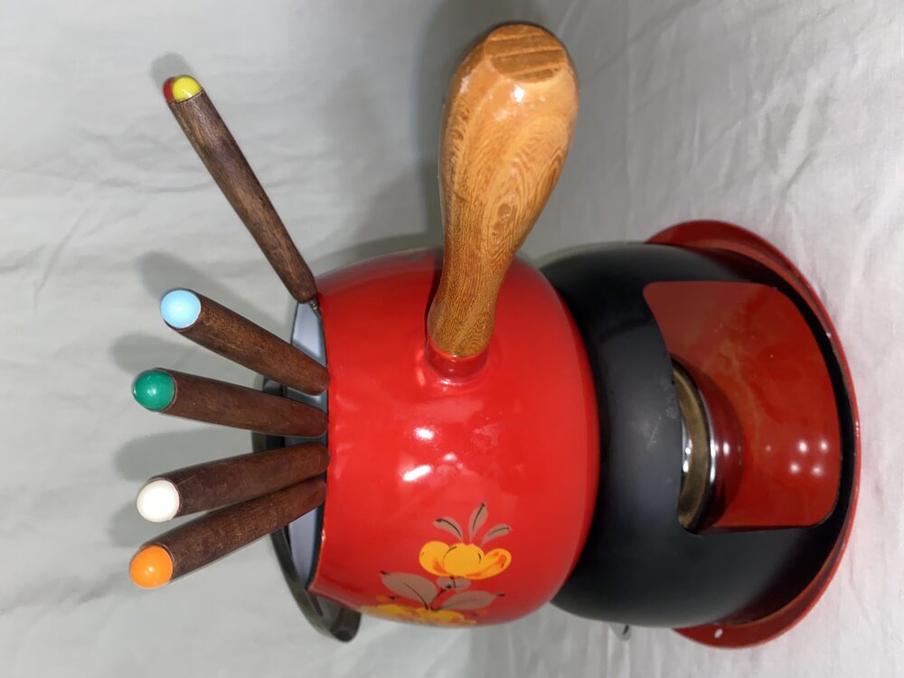 Service à fondue vintage rouge avec piques colorées
